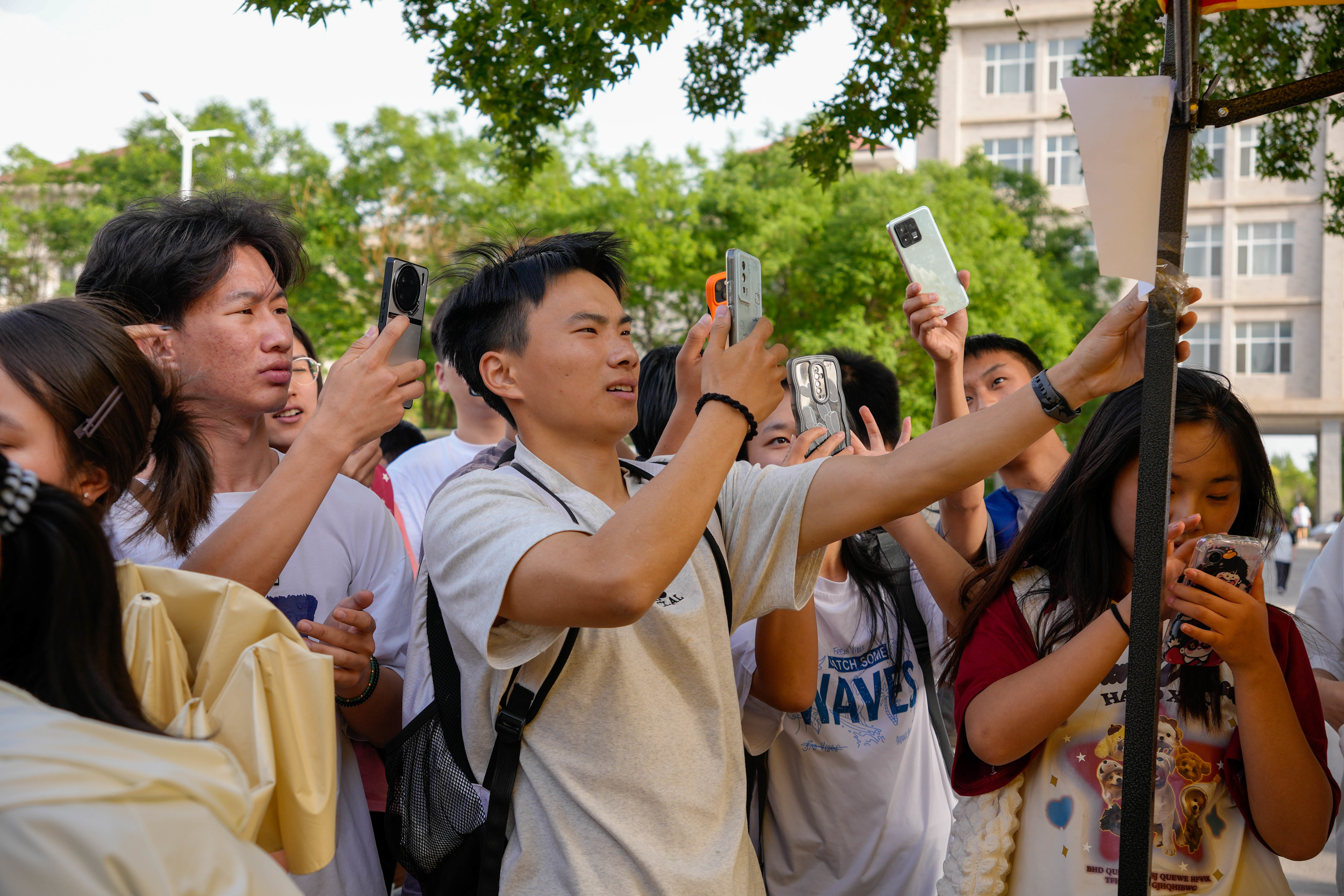 怀抱热情的同学们。