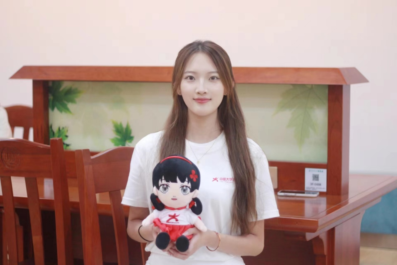 图为小中兄妹和同学们来到图书馆中学习.png 图为小中兄妹和同学们来到图书馆中学习.png