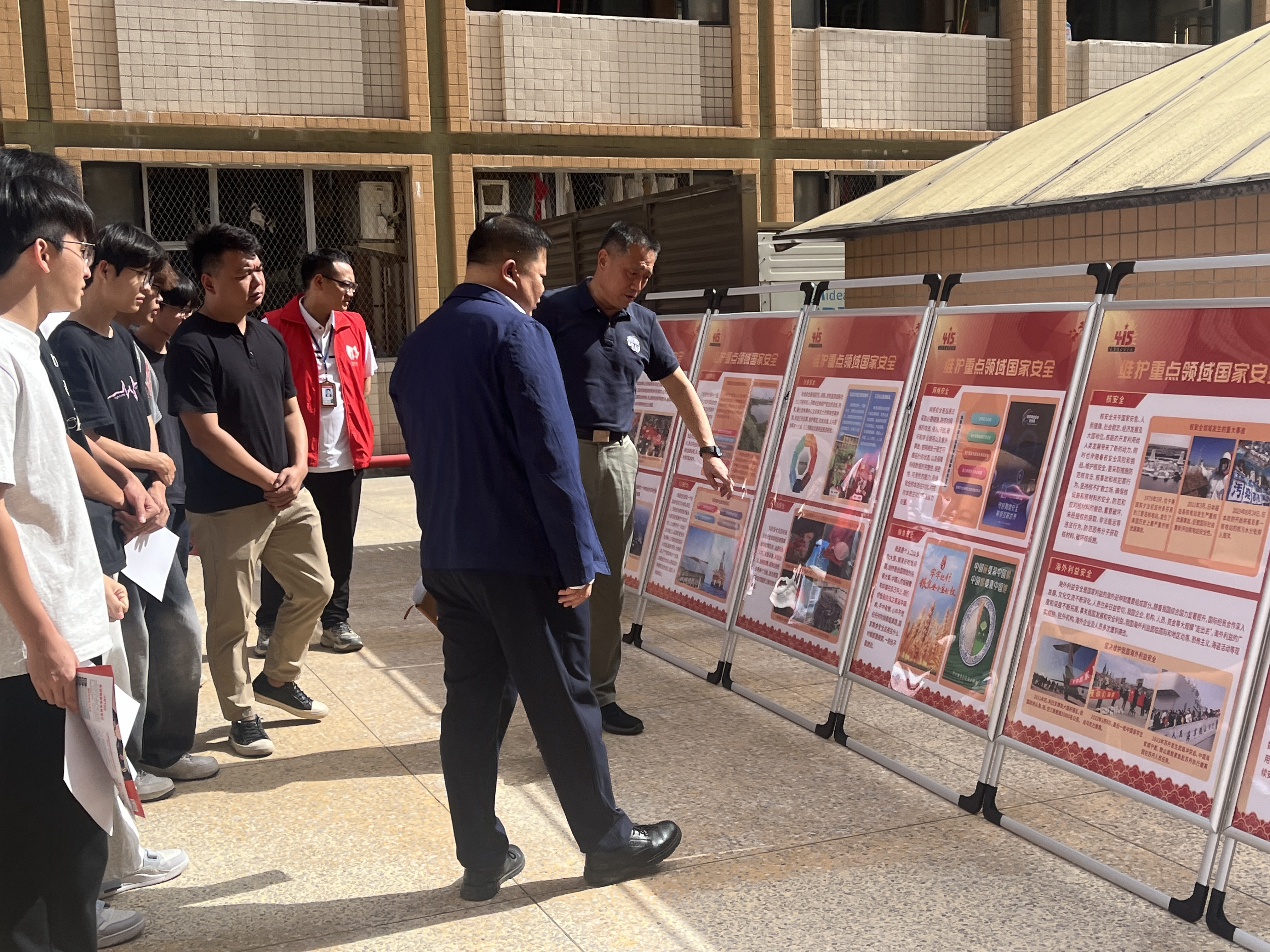 “一站式”学生社区全民国家安全教育日进学生社区