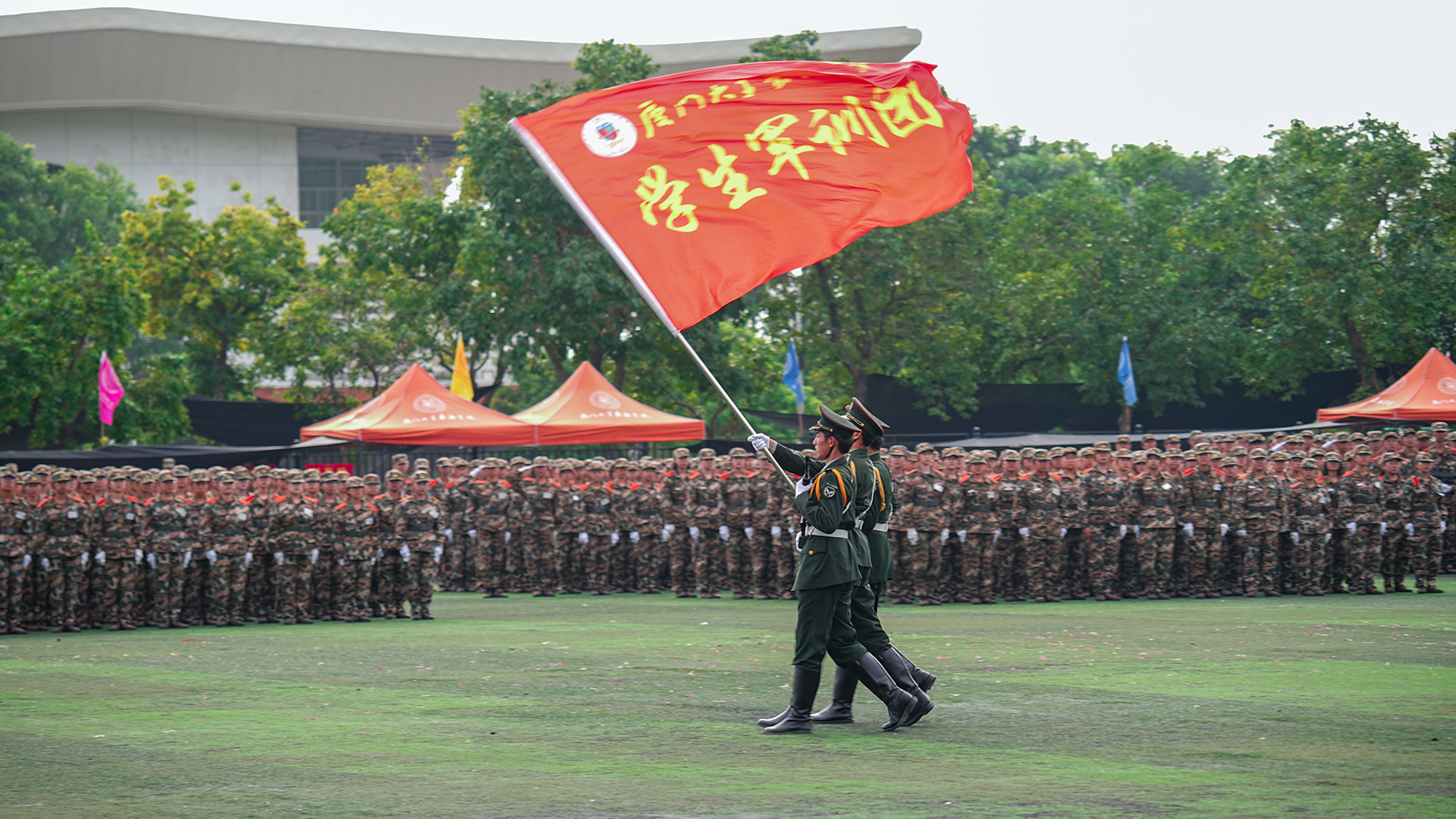 2军训课目汇报表演1护旗方阵by蔡树闽.jpg