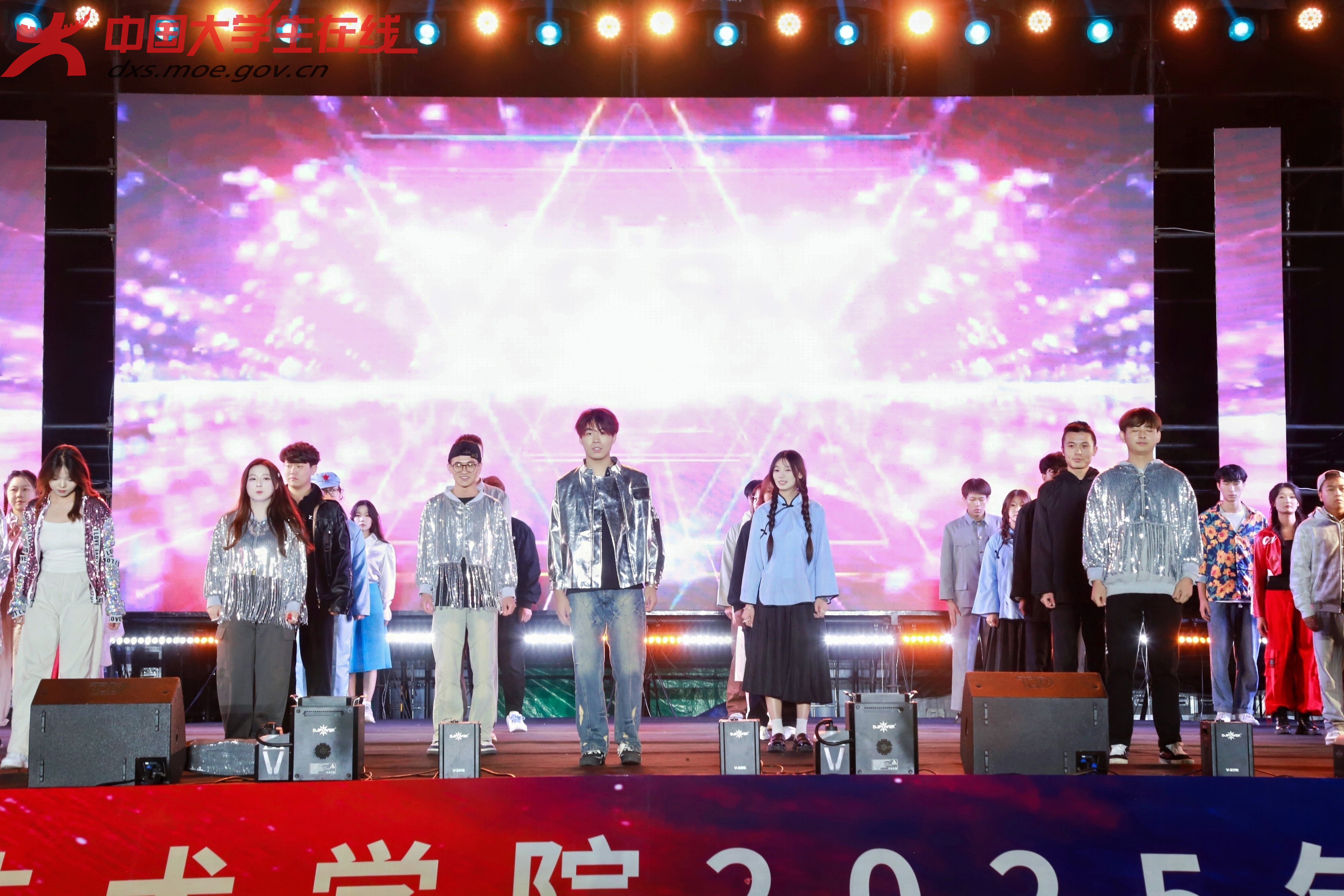 走秀《年代时装秀》