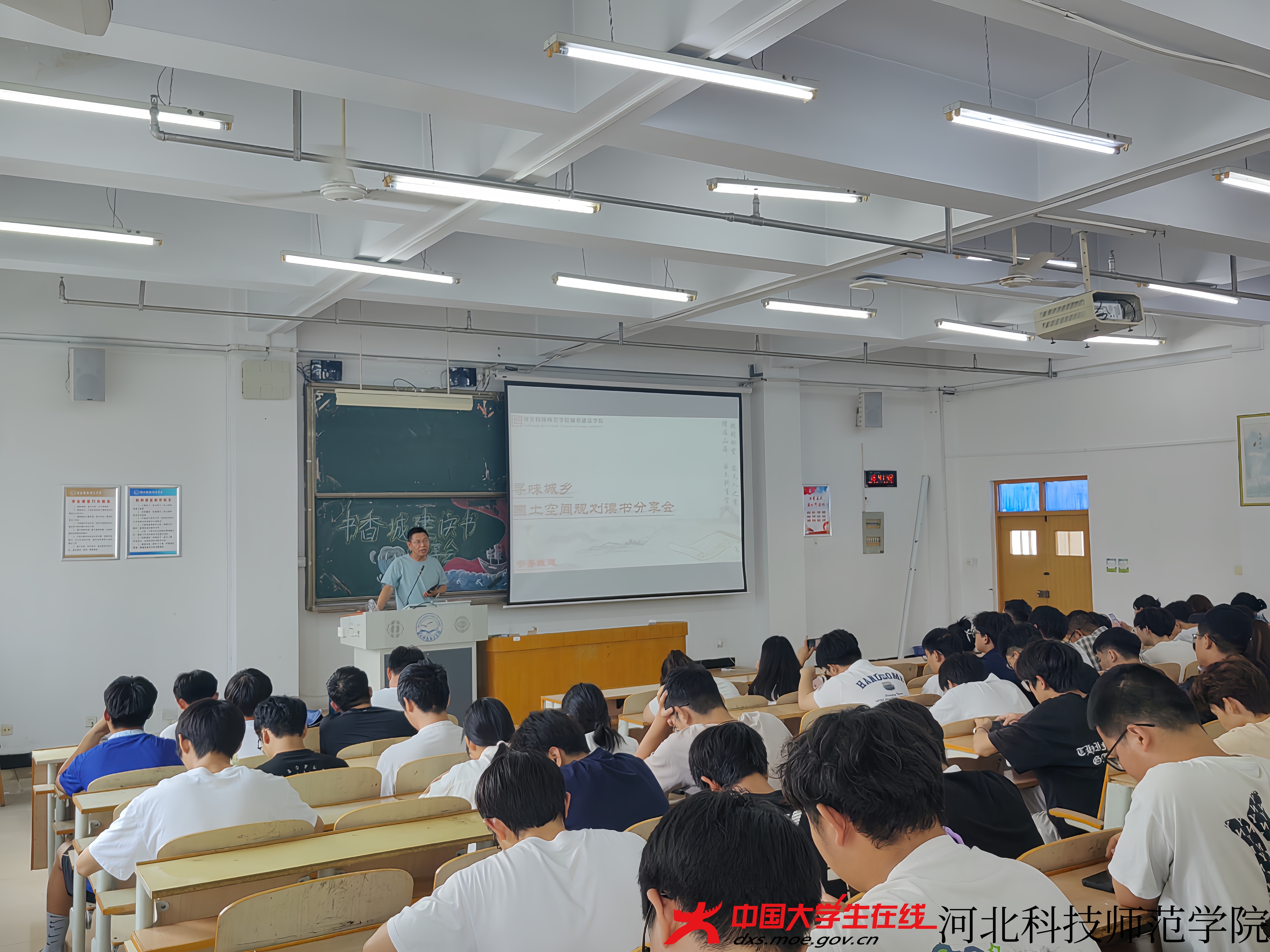 书香城建・教师代表分享会现场(邢可可 摄).jpg 书香城建・教师代表分享会现场(邢可可 摄).jpg