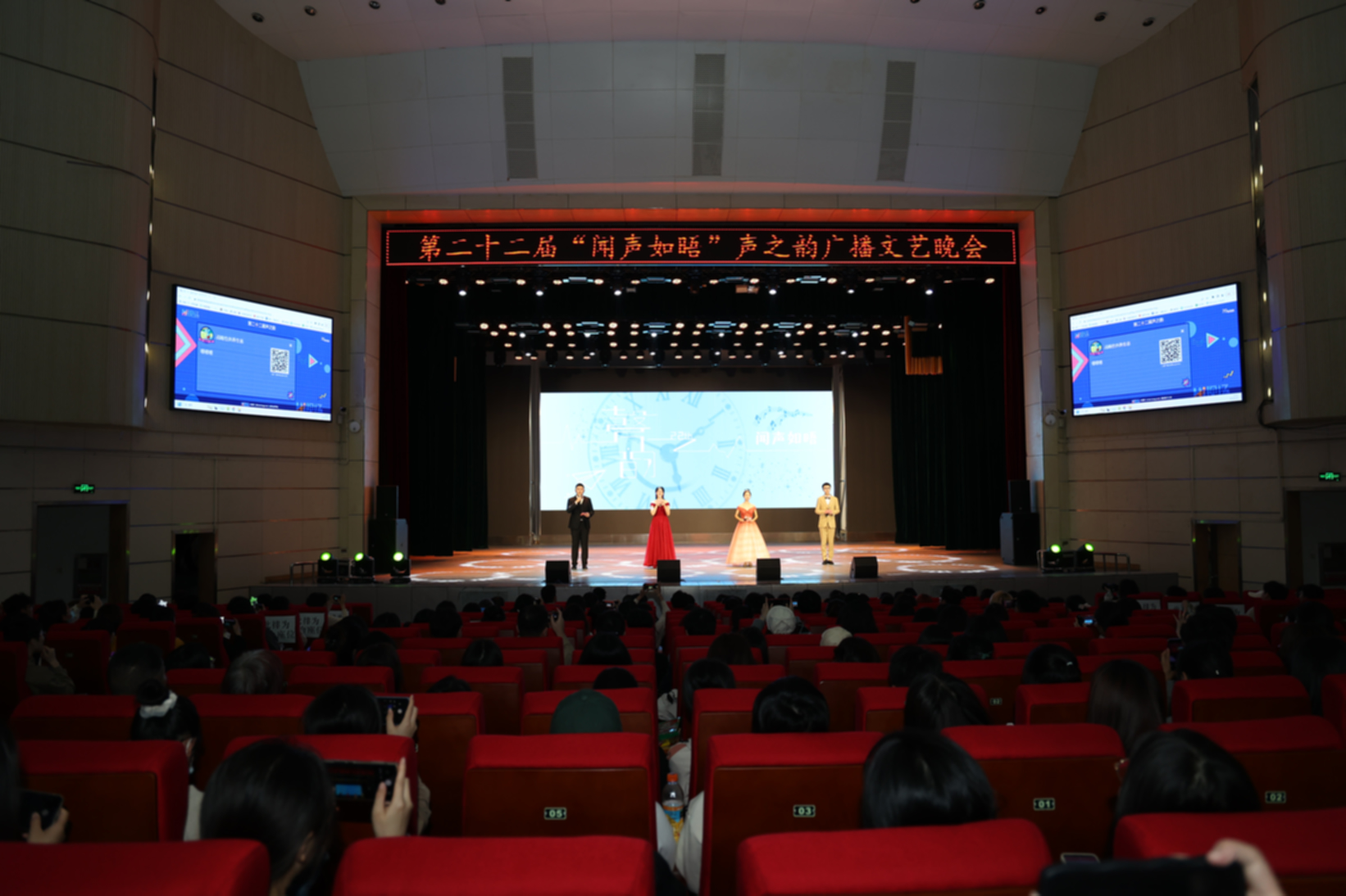 开场白
中南财经政法大学彭佳摄