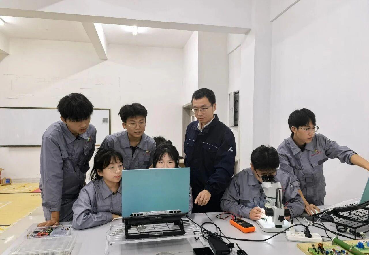 微信图片_20251015203019.jpg 微信图片_20251015203019.jpg