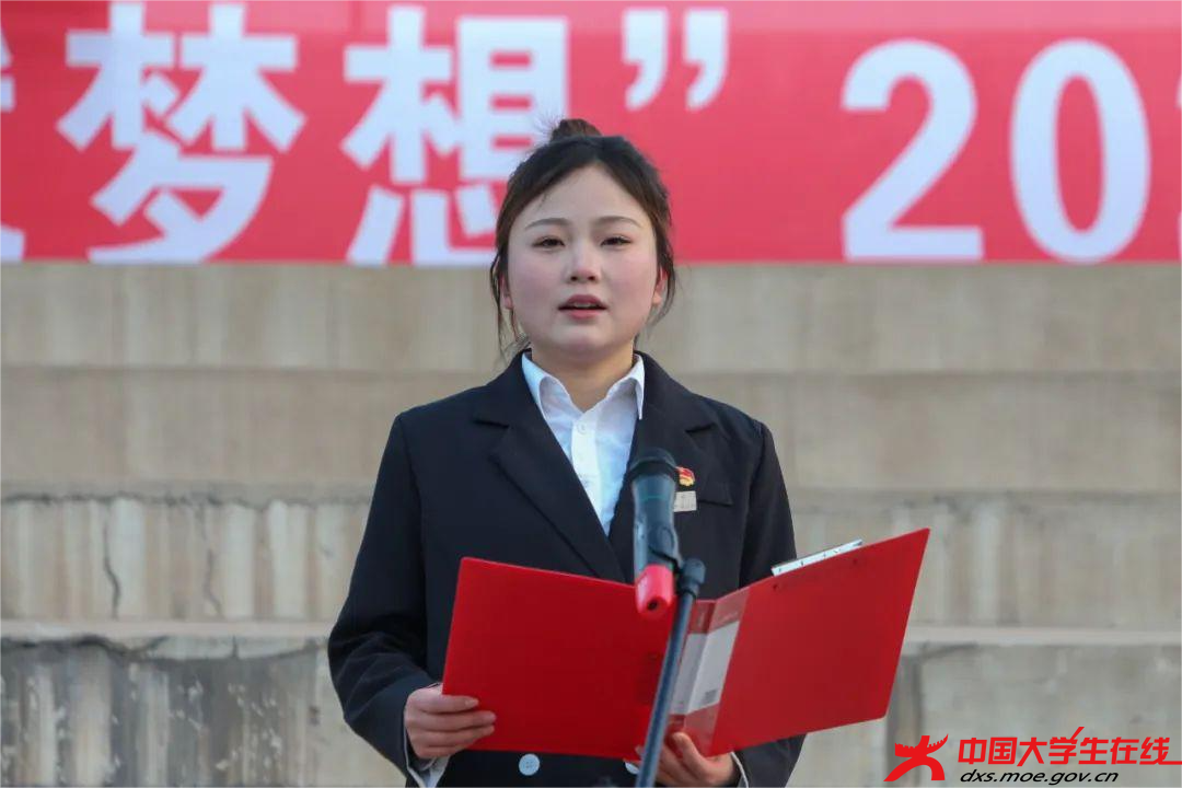 国旗下演讲。孙楚博摄.png 国旗下演讲。孙楚博摄.png