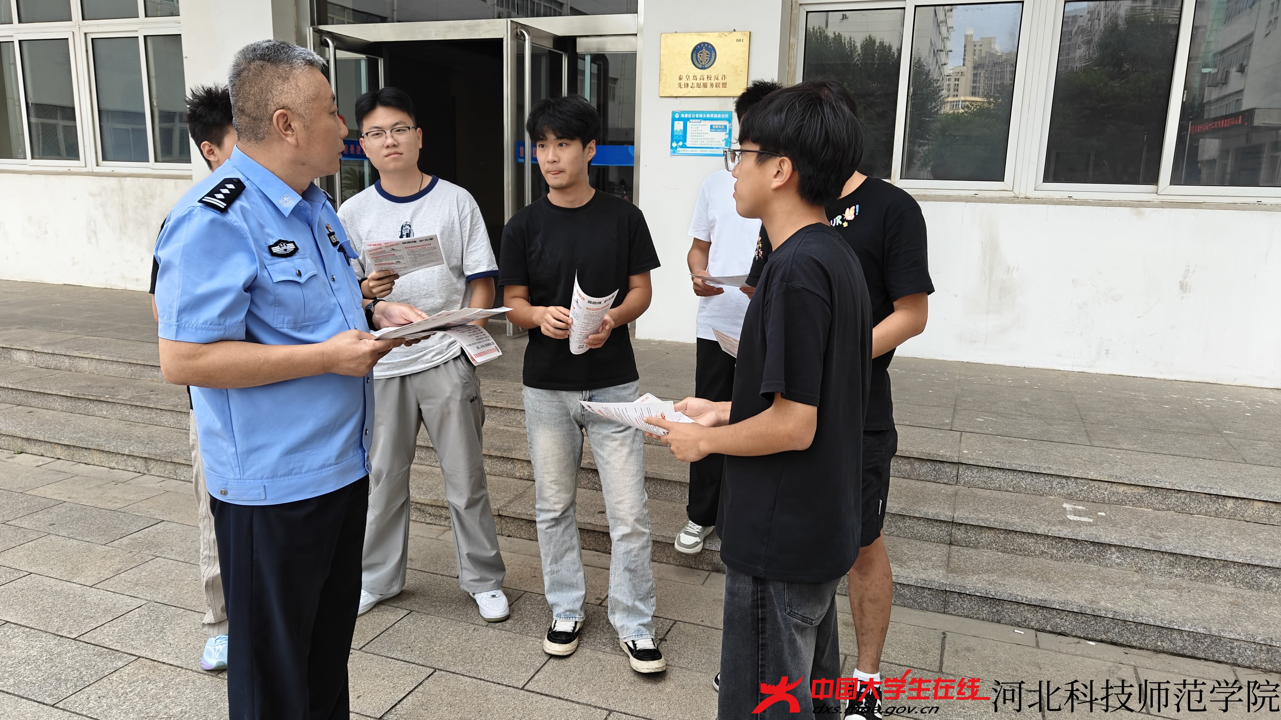 2网络安全从我做起签名活动,营造全员参与浓厚氛围2.jpg 2网络安全从我做起签名活动,营造全员参与浓厚氛围2.jpg