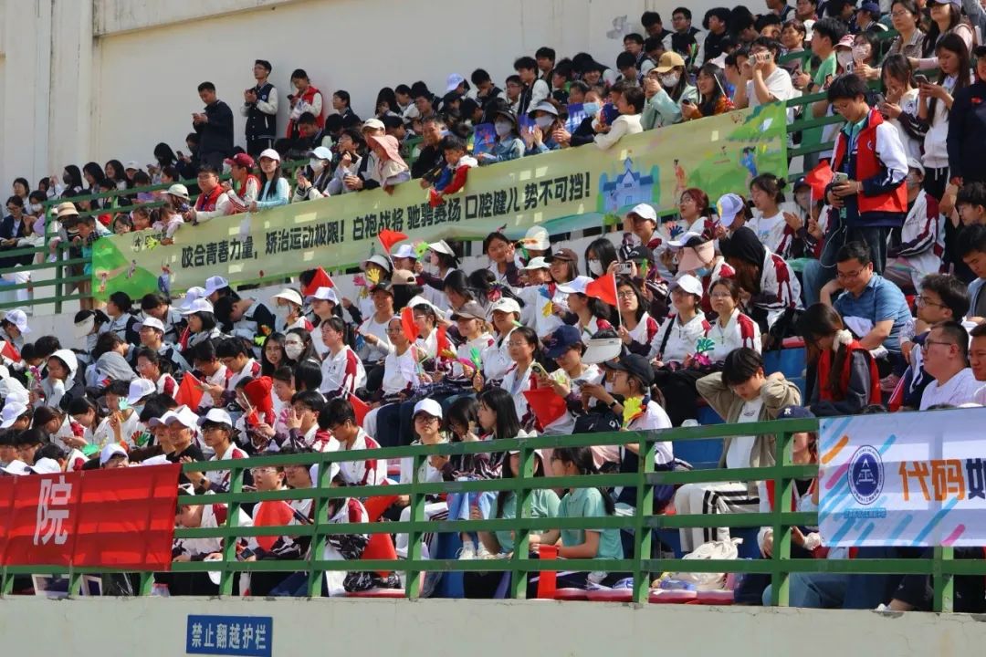 校运会精彩瞬间  图片来源郑州大学
