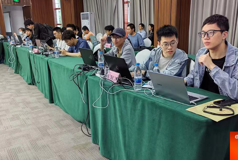 参加网络安全技能竞赛（厦门大学嘉庚学院供图）.png