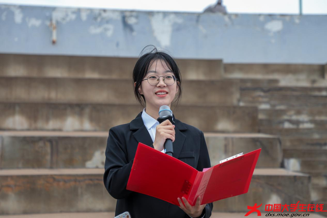 理学院物理22冷忠昱作国旗下演讲。孙楚博摄.png
