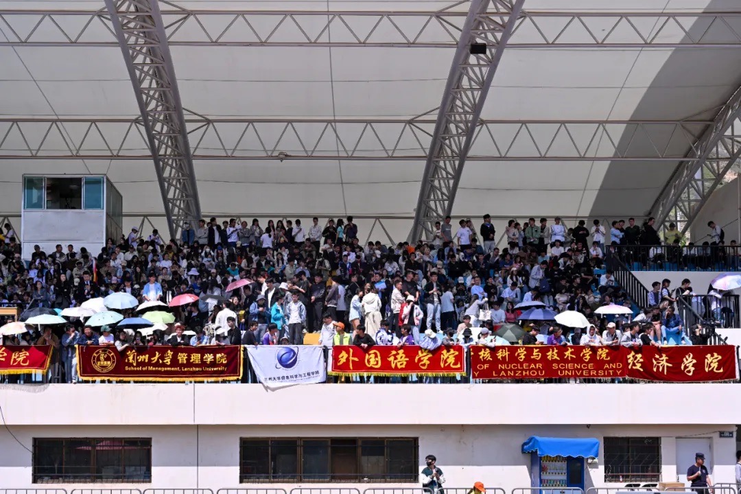 兰大运动会真让人眼"红" - 兰州大学萃英在线 - 中国大学生在线