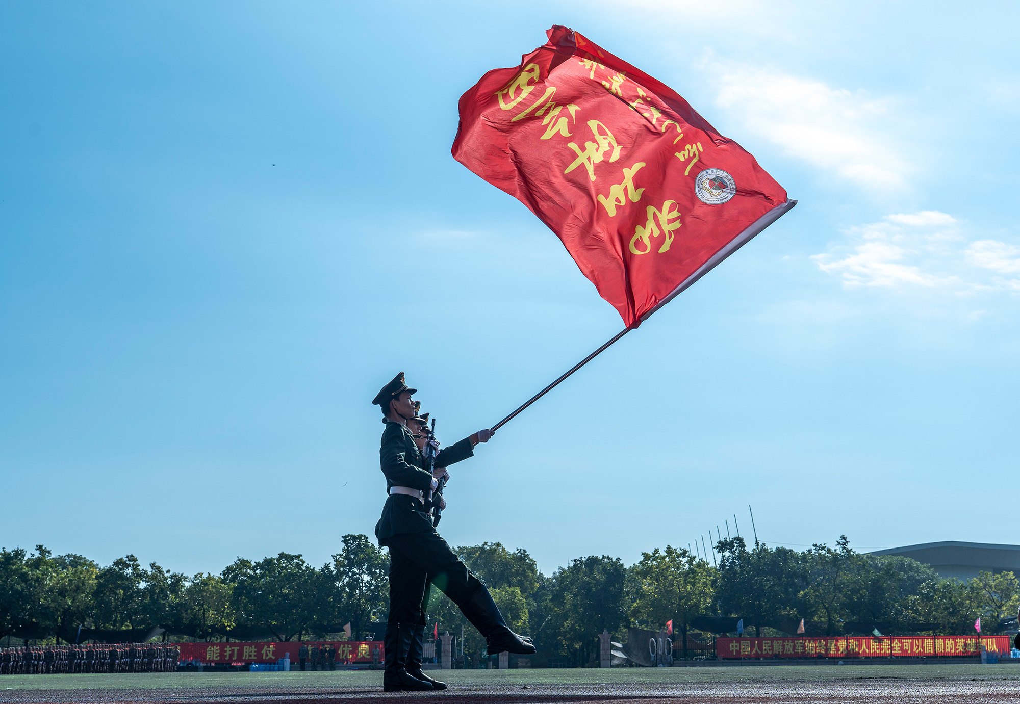 军训结业典礼-迎团旗by李卓洋2.jpg