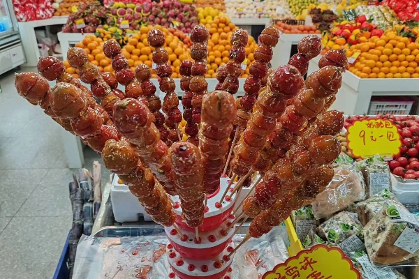 小食代广场售卖的冰糖葫芦（安徽师范大学 冀月 提供）.png