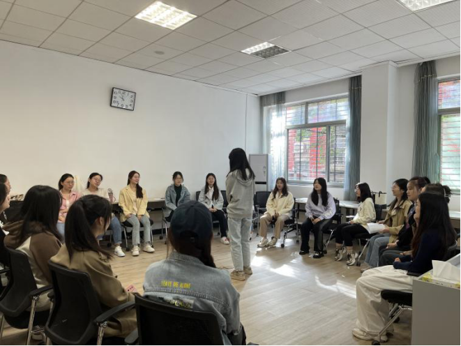 研究生学生干部组织开展“快乐启航”团体辅导活动
（活动进行  供图者：教育科学研究院）