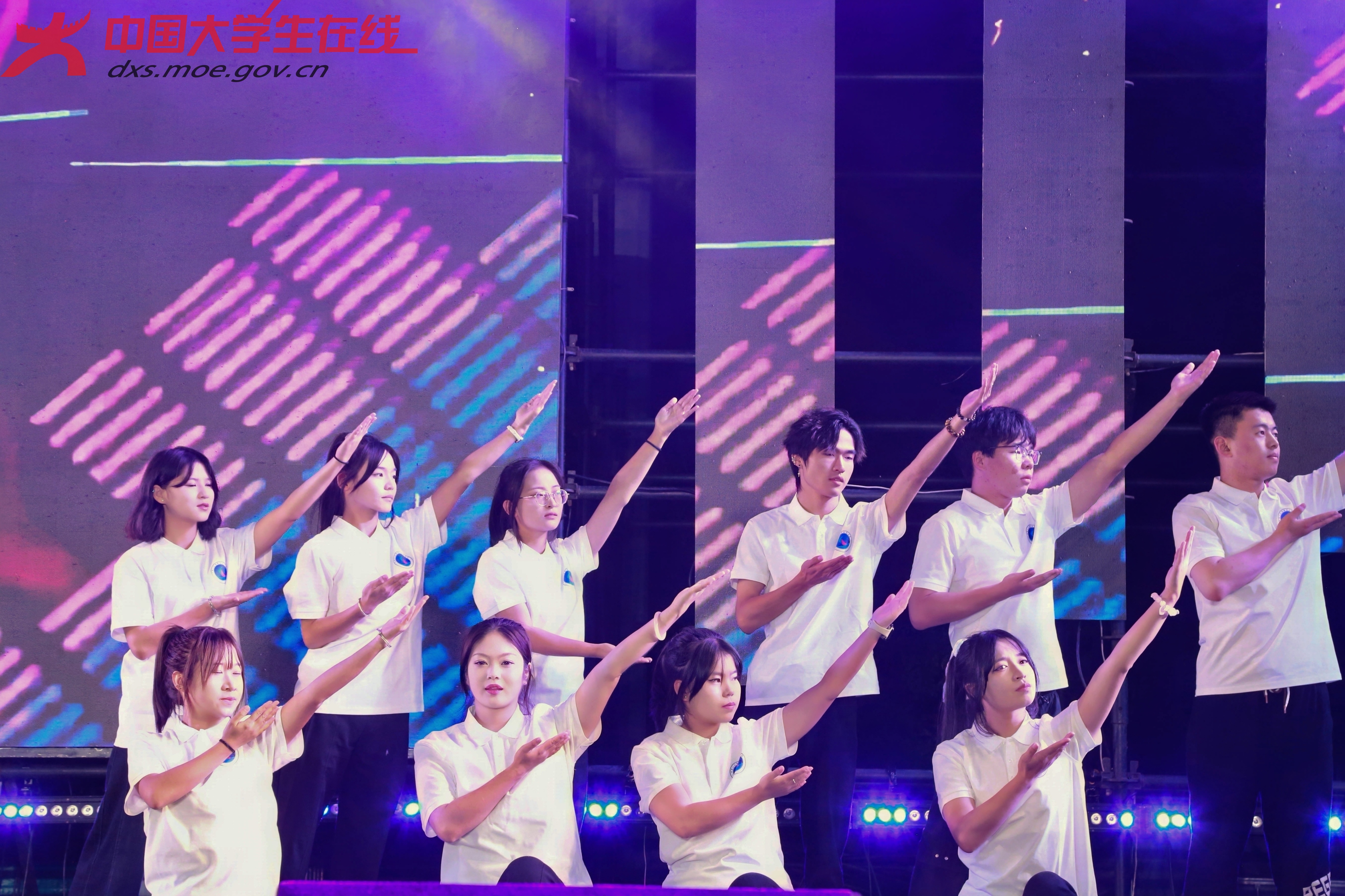 歌伴舞《我的未来不是梦》