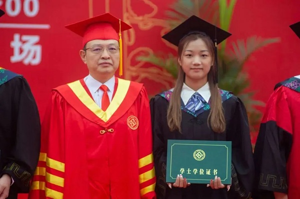 中南大学李孟垚:为者常成,行者常至3.jpg 中南大学李孟垚:为者常成,行者常至3.jpg