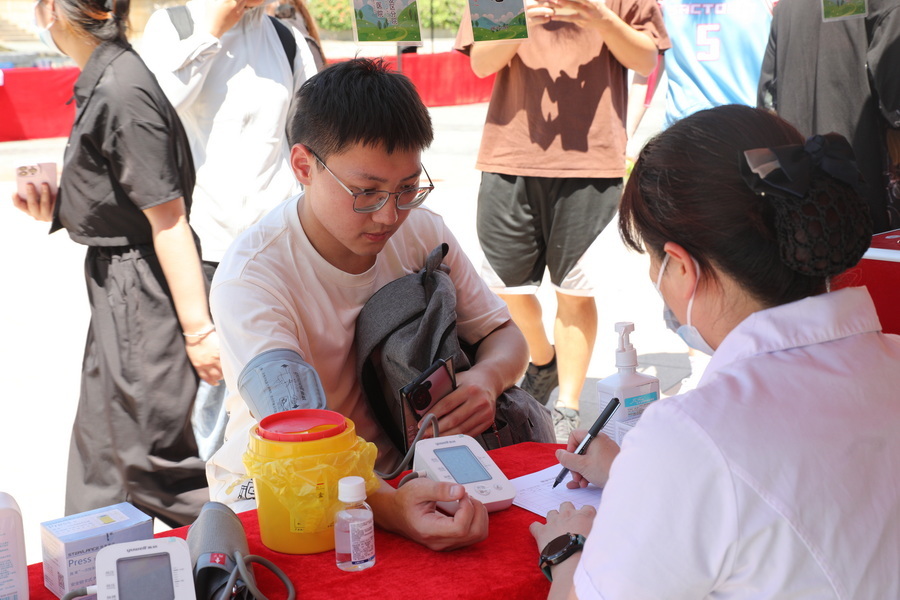 学生参与活动by漳州开发区党委宣传部供图.jpg 学生参与活动by漳州开发区党委宣传部供图.jpg