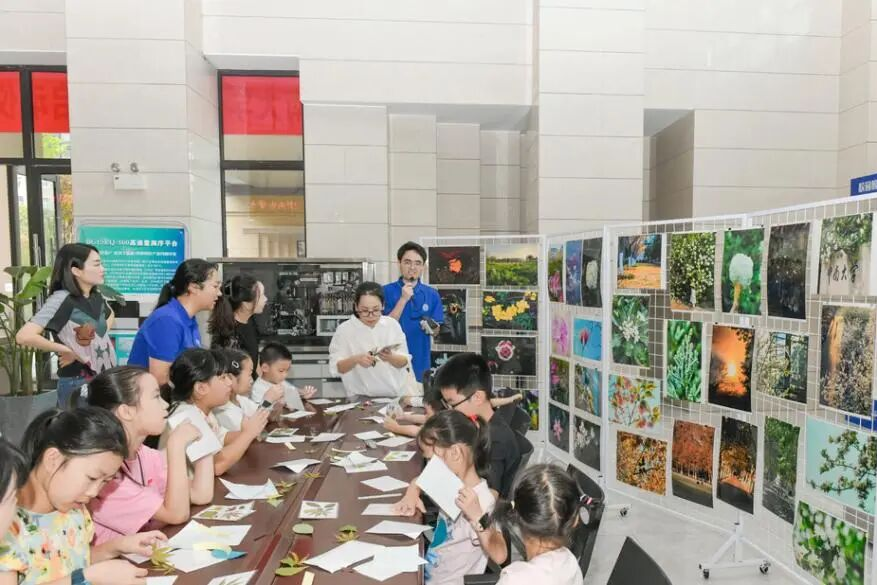 数千件动植物标本栩栩如生，展示着生命的多样性与演化奇迹，是生物爱好者的绝佳课堂。