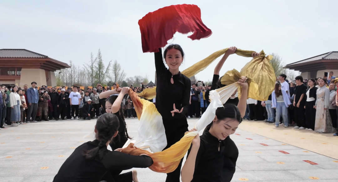 快闪活动路演 图片来源郑州大学0.png 快闪活动路演 图片来源郑州大学0.png