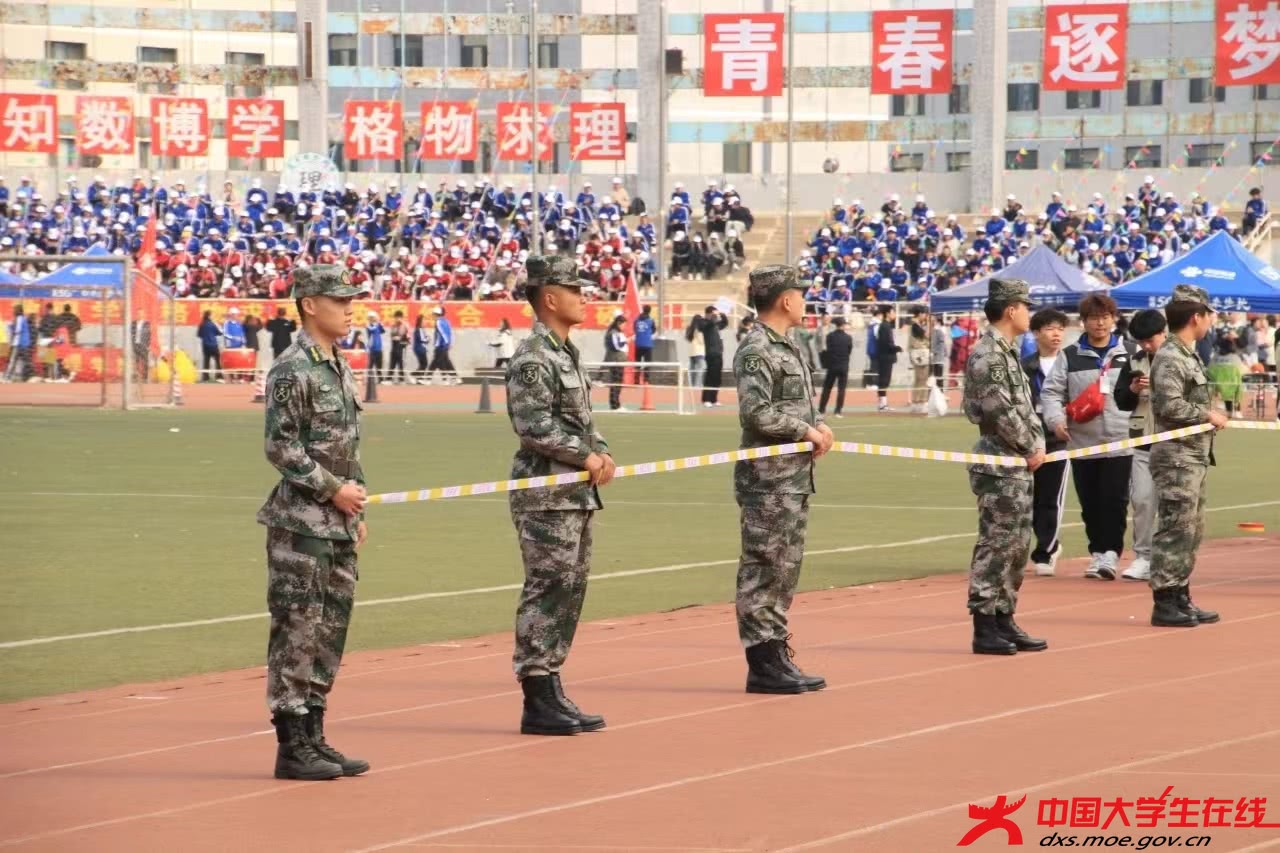 拉界限的预备役队员 王乔诗摄.jpg 拉界限的预备役队员 王乔诗摄.jpg