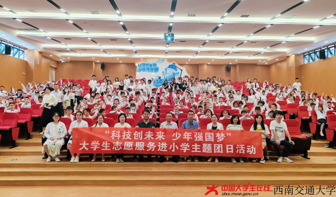 图4 合影留念.png