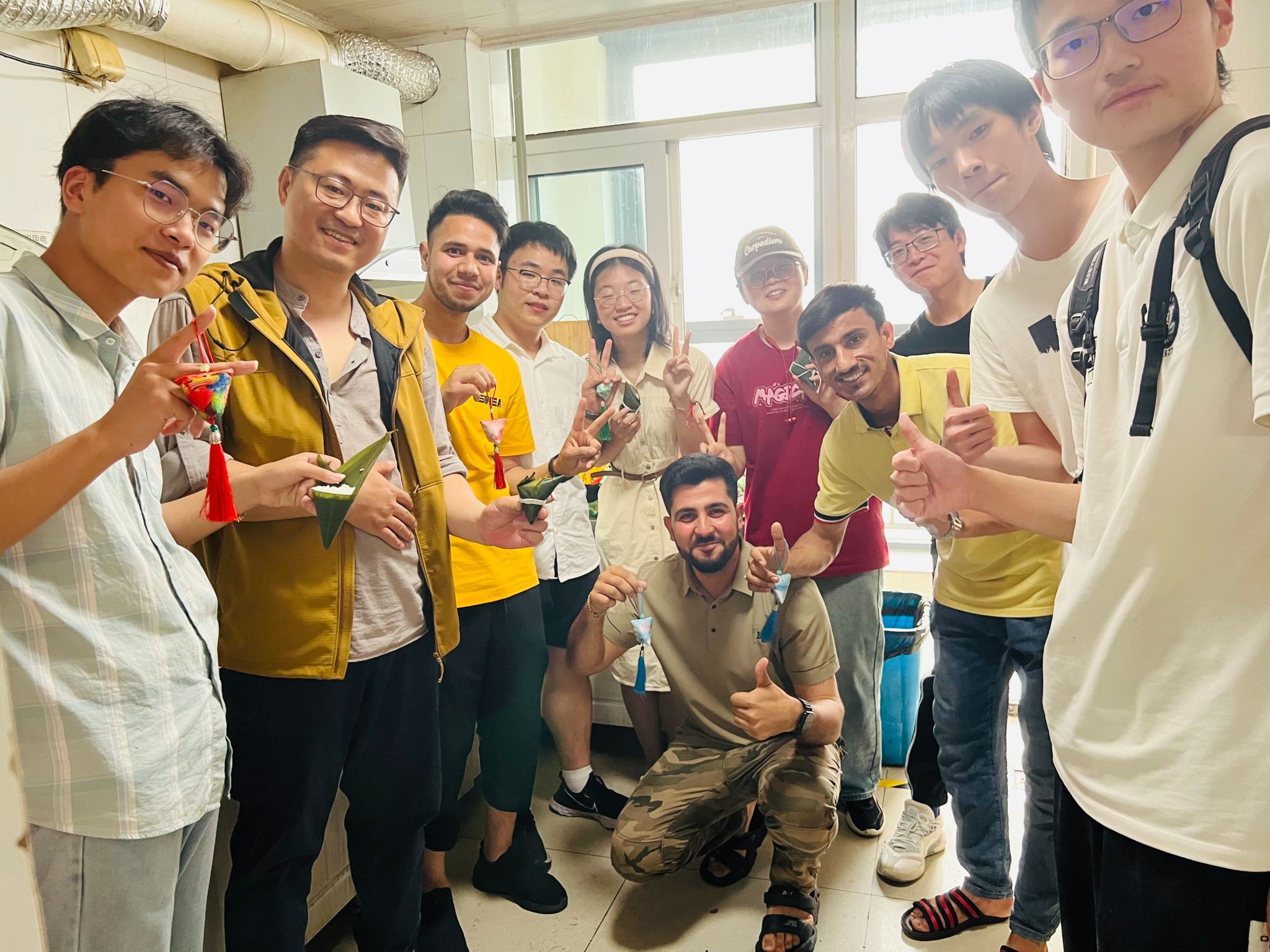 留学生与人文素养班学生合影.jpg