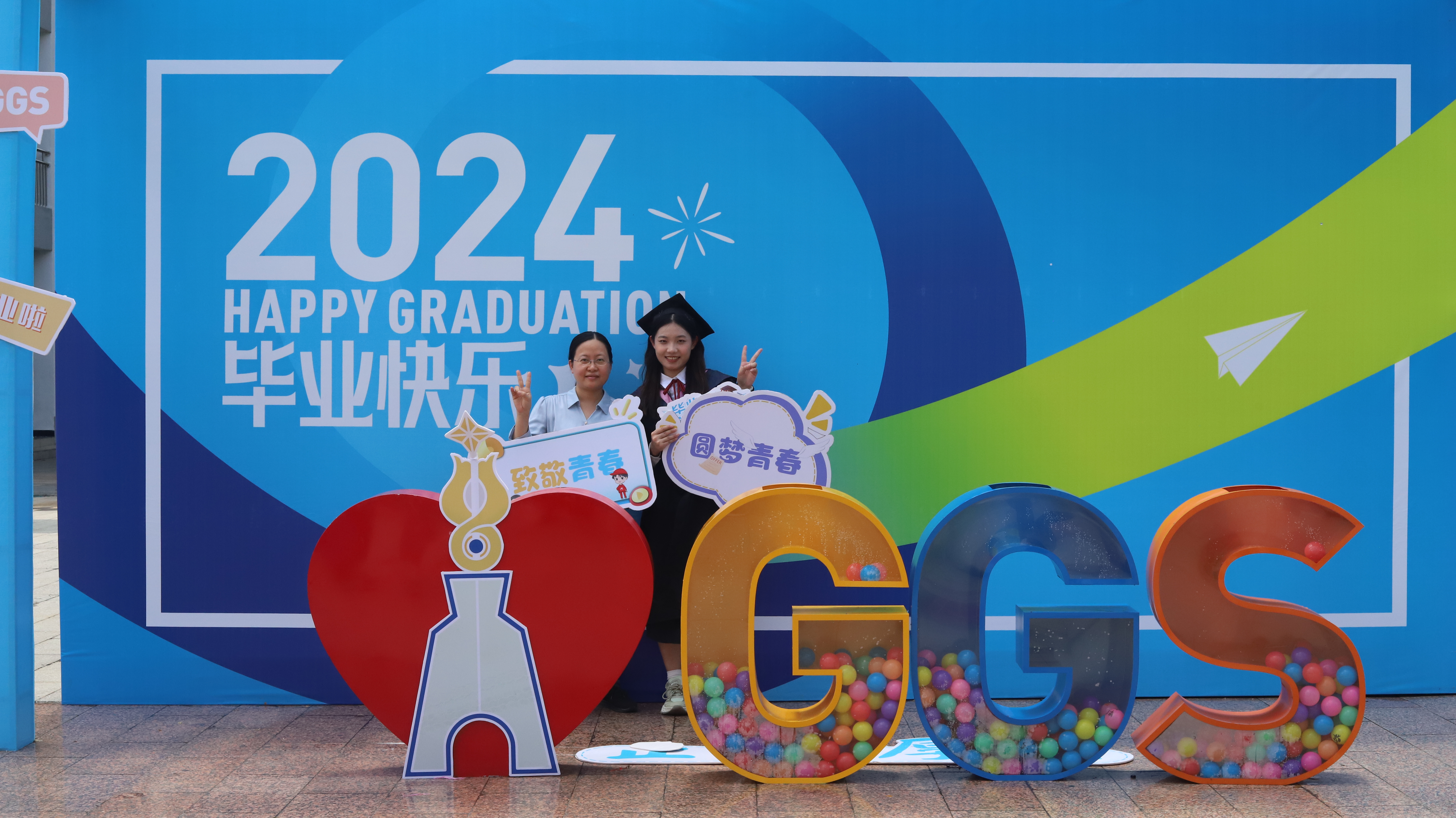 勤学敏思启征程，求实创新踏新途。辛妍摄