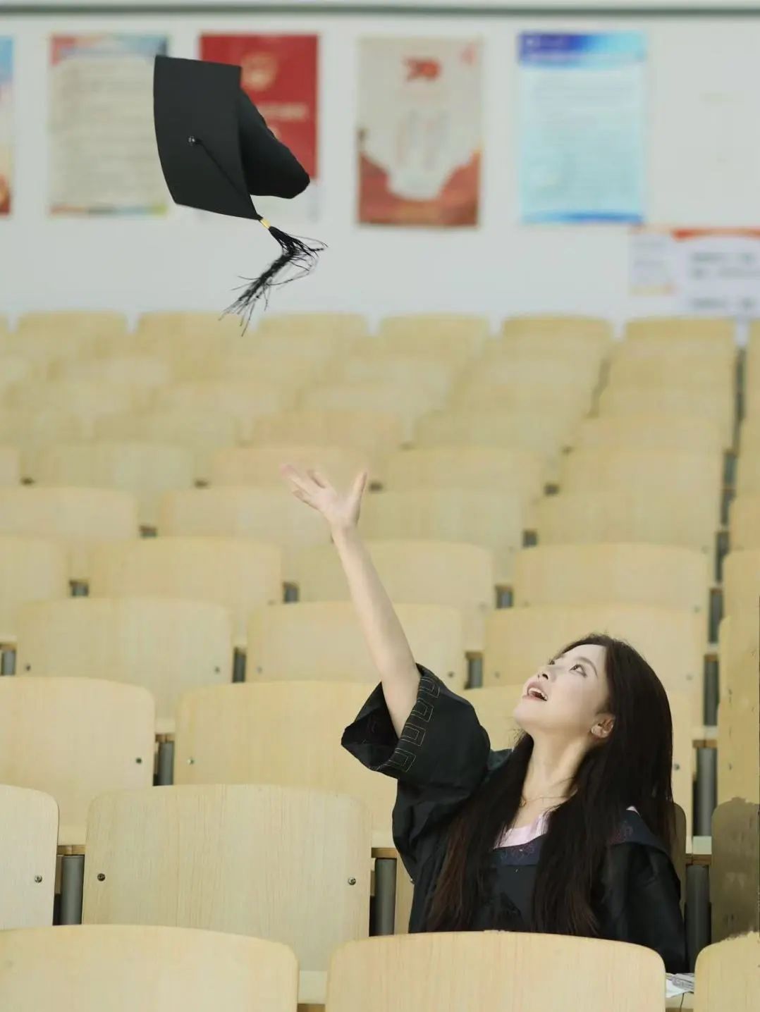 毕业1.jpg 毕业1.jpg