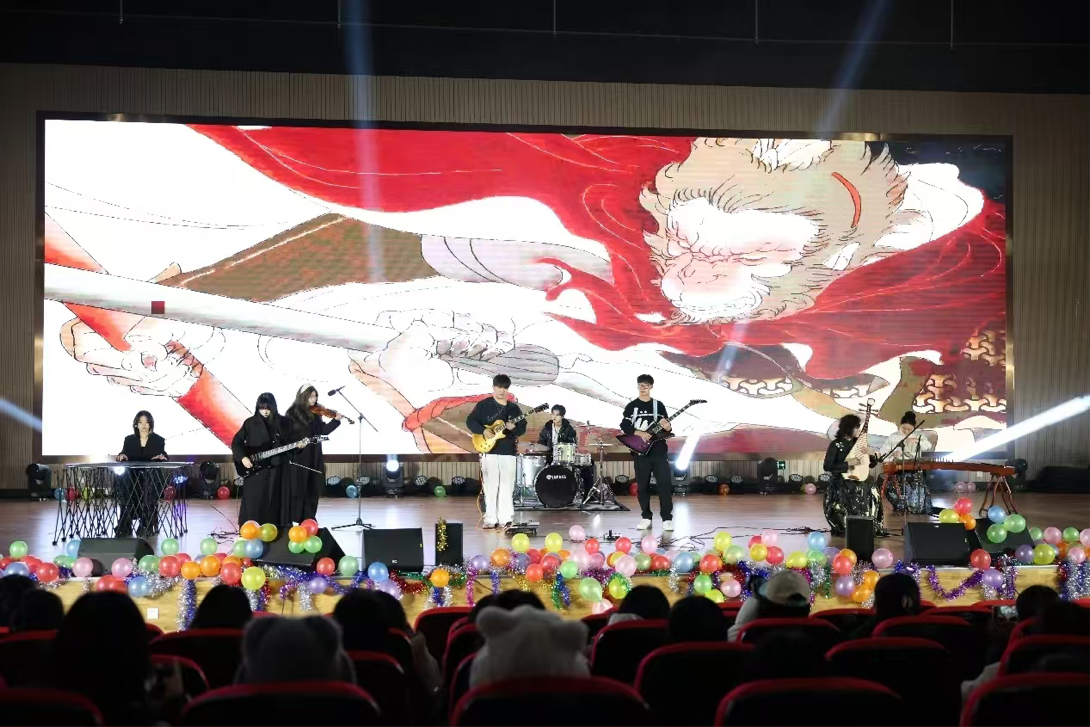 图为青农学子在元旦晚会中表演.png 图为青农学子在元旦晚会中表演.png