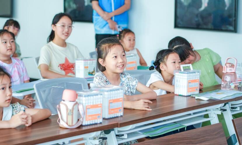 图为社区儿童学习非遗课程 舒琳雁摄.jpg 图为社区儿童学习非遗课程 舒琳雁摄.jpg