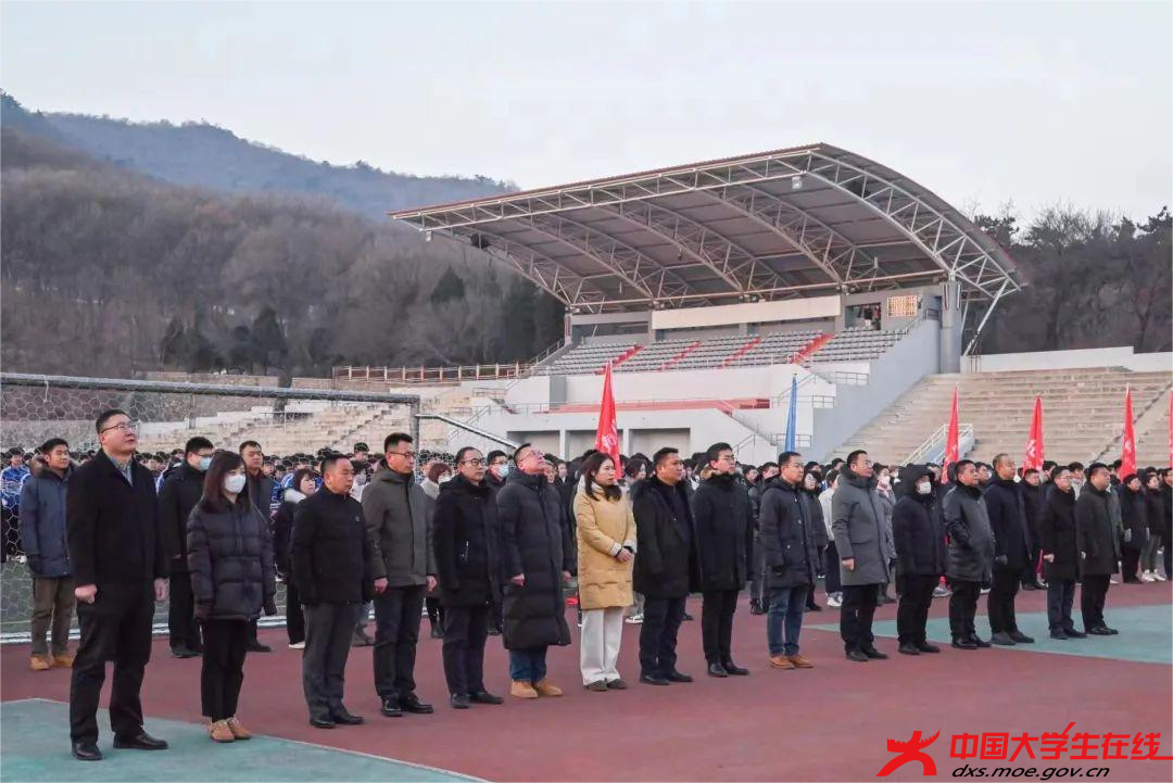 升国旗。王婉力摄.png 升国旗。王婉力摄.png