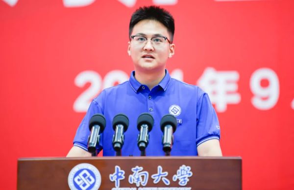 “投身科研实践，为交通强国建设贡献力量”交通运输工程学院直博生郭志斌表示，将传承中南精神，勇担时代重任，为强国建设、民族复兴贡献自己的青春力量。