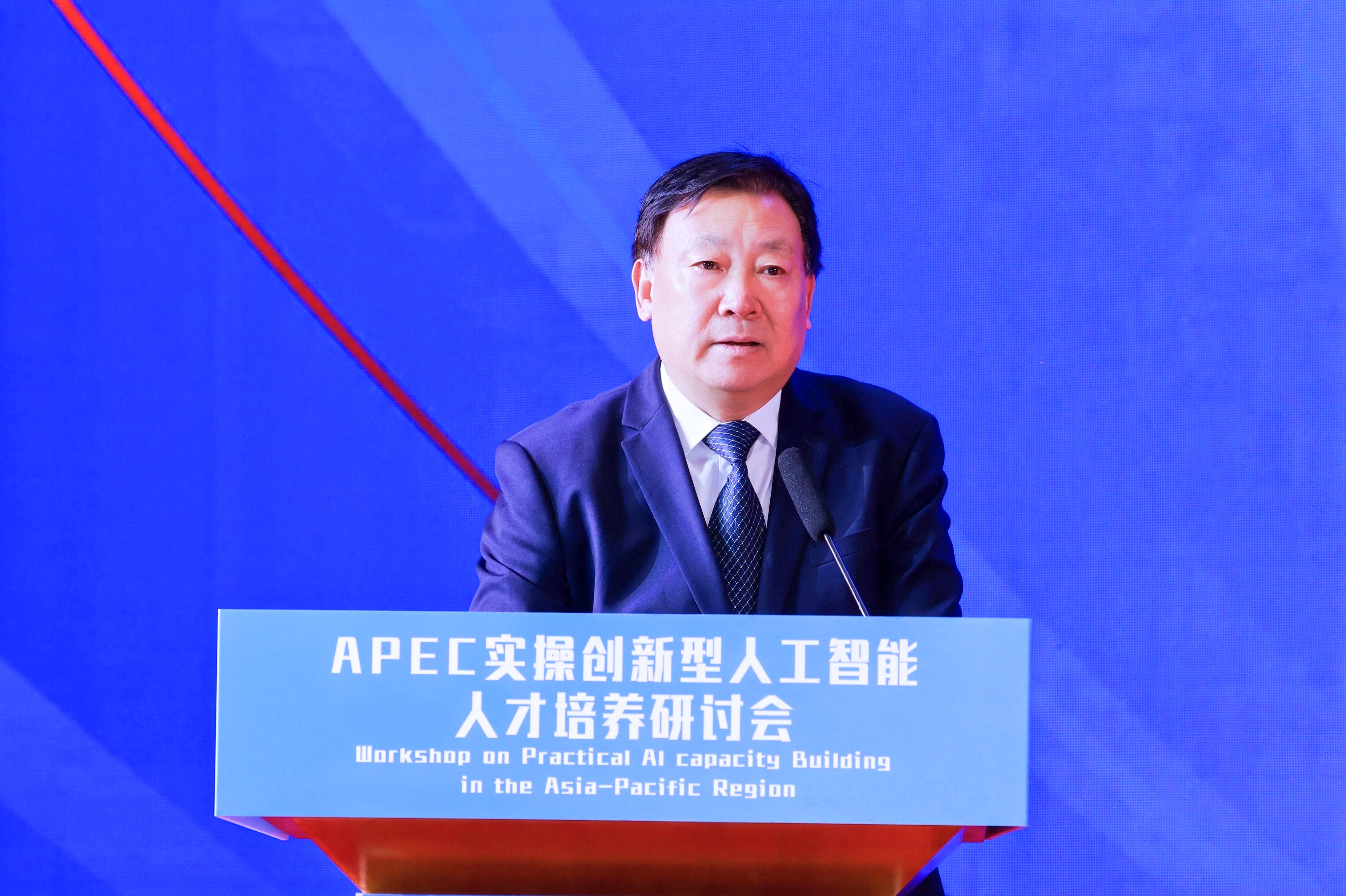 我校特聘专家、合肥工业大学原党委副书记陈鸿海.jpg 我校特聘专家、合肥工业大学原党委副书记陈鸿海.jpg