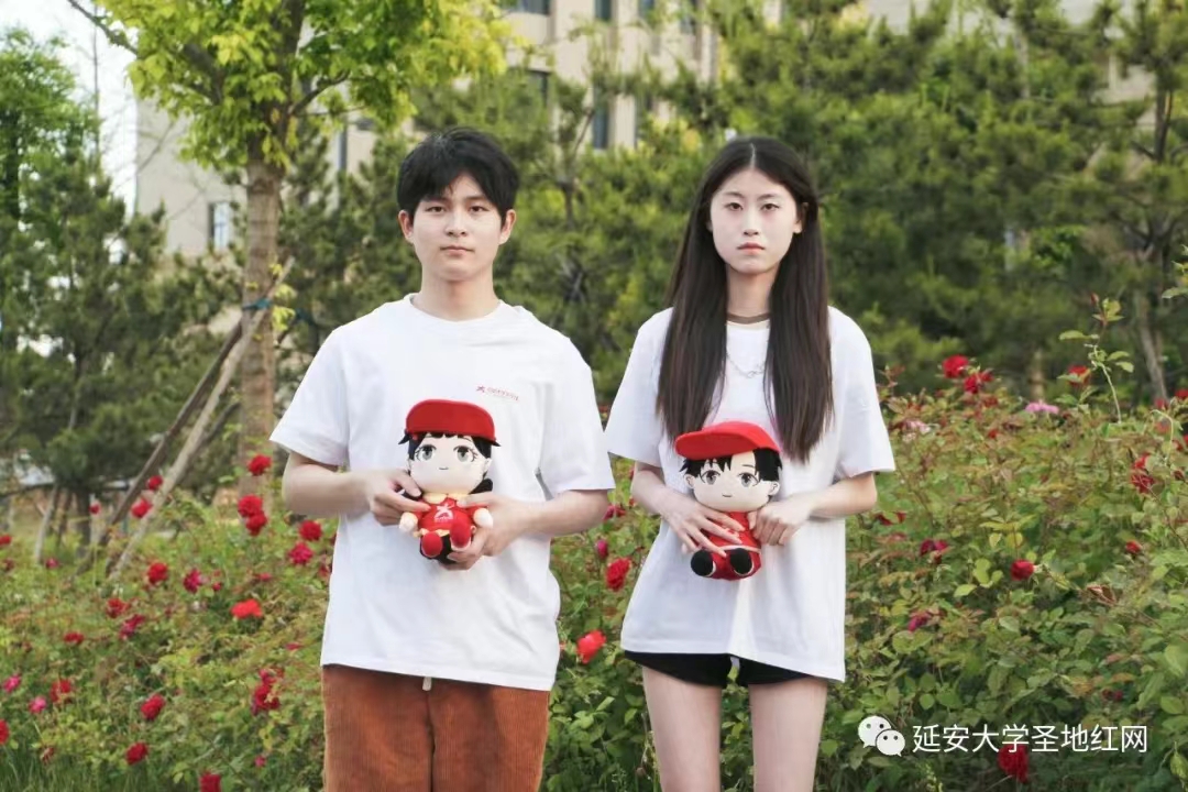 青春记忆肯定有小中的一份啦！校园寻宝小花园打卡点。