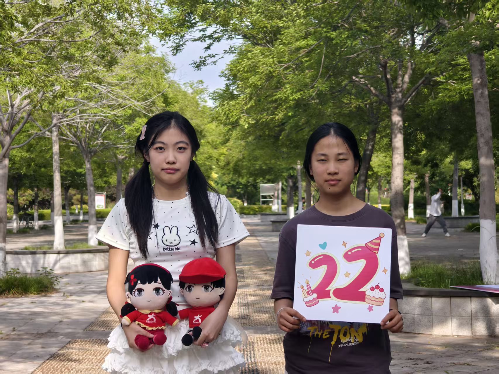 （图为学子与小中共同启程新的一岁）