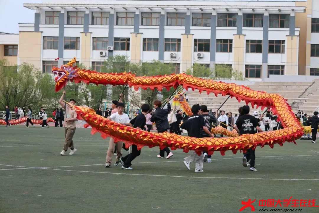 校运赛场活力燃 辽宁科技大学大通社摄.png 校运赛场活力燃 辽宁科技大学大通社摄.png
