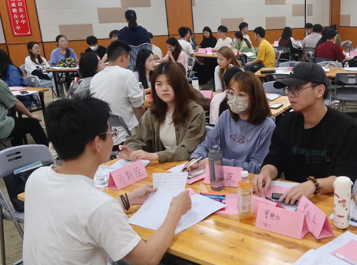 ok-学员进行“一对多”模拟面试实战-by庄皓然.jpg ok-学员进行“一对多”模拟面试实战-by庄皓然.jpg