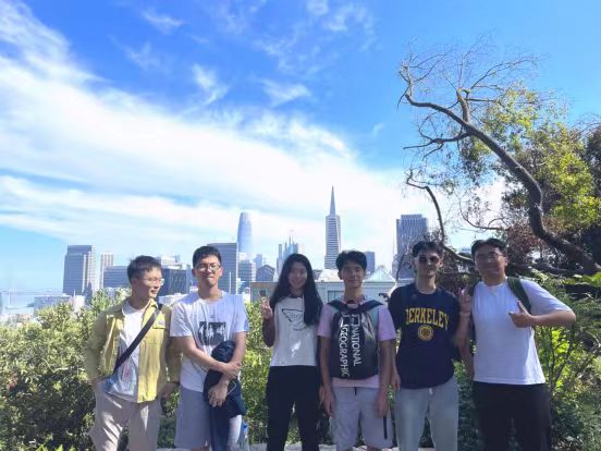 丁子洲与同行好友合照.jpg