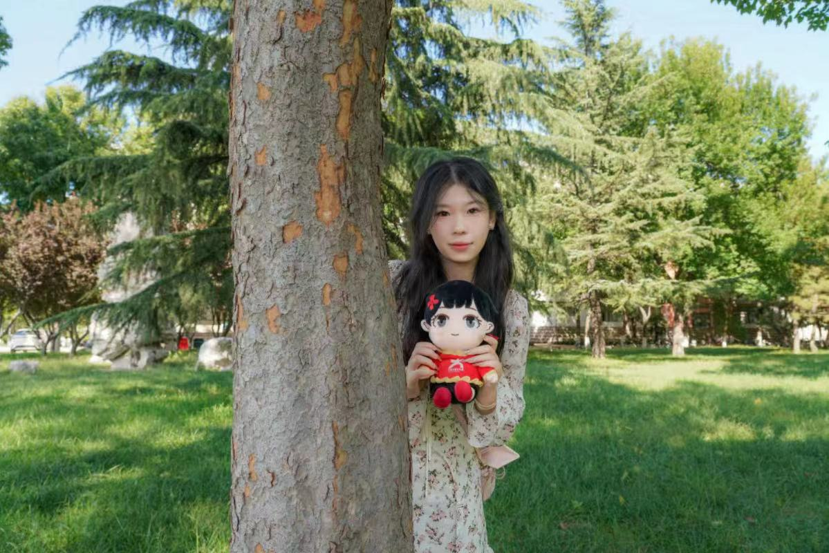 图为小中兄妹和同学们来到树林里漫步.png 图为小中兄妹和同学们来到树林里漫步.png