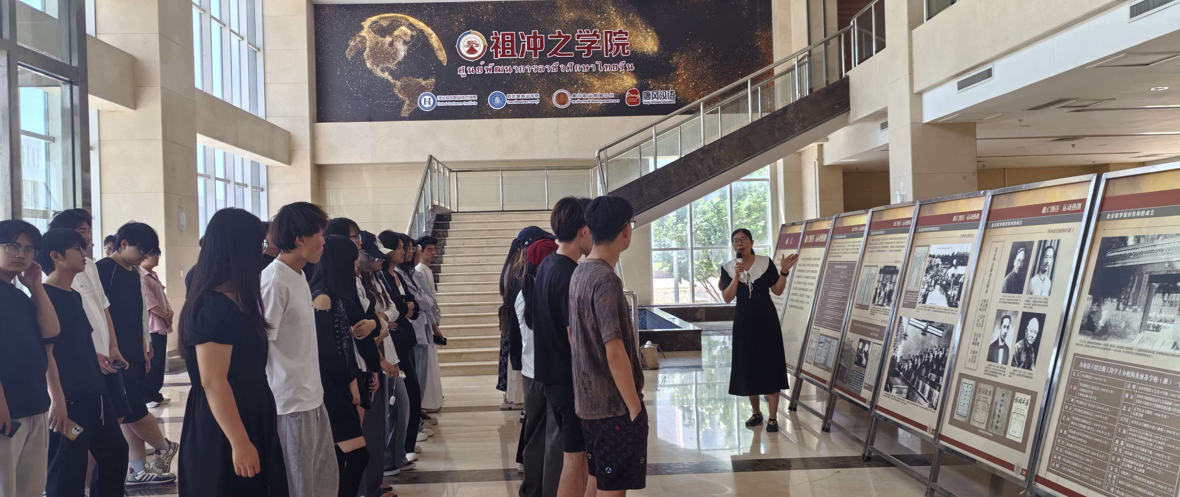 博物馆流动展览进校园.jpg 博物馆流动展览进校园.jpg