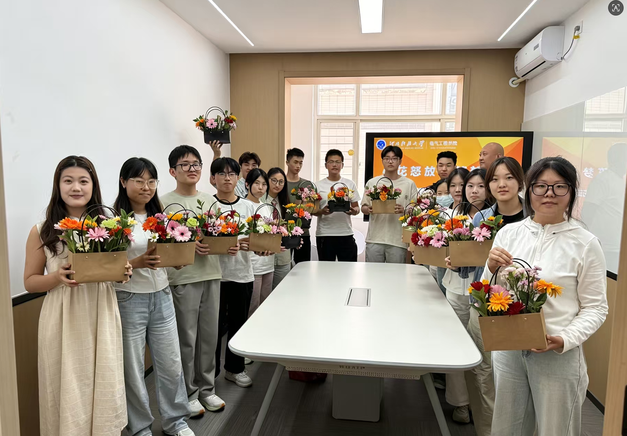 “心花怒放·筑梦未来”插花活动1.png