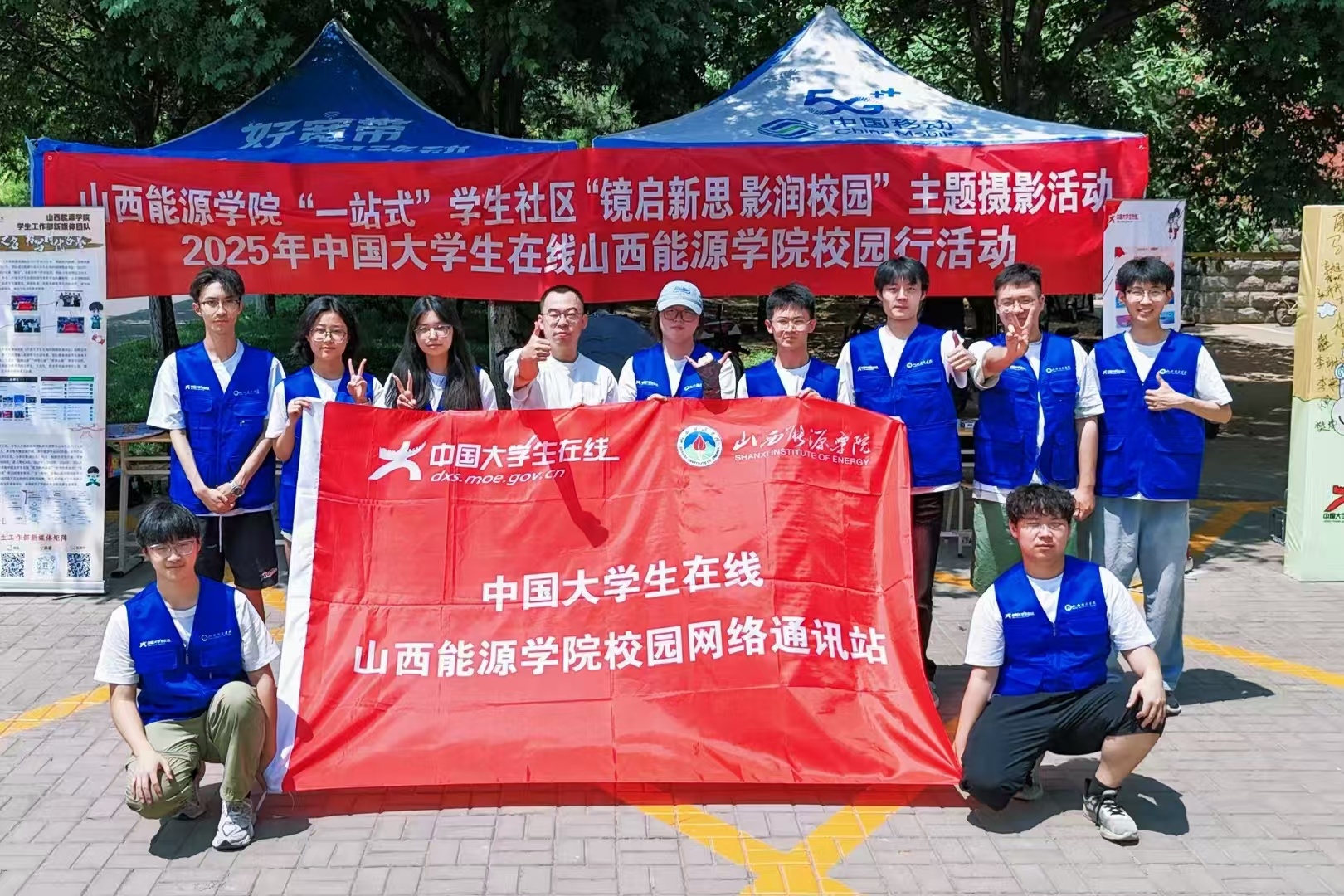 山西能源學院校網通指導老師王曉源（二排左四）與校網通全體成員合影（山西能源學院礦業工程系 閆曉偉 攝）