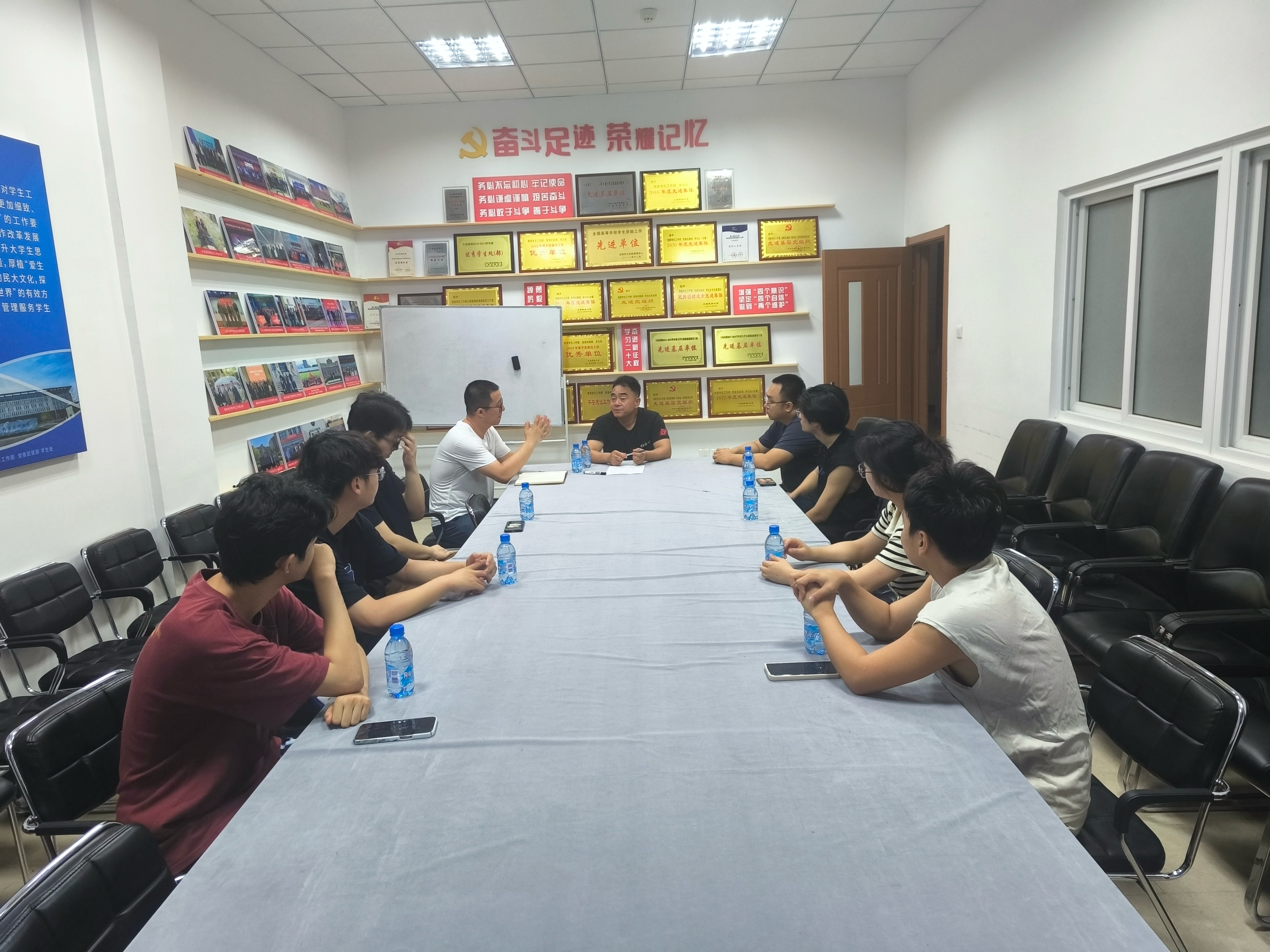 临时学生会座谈会1.jpg 临时学生会座谈会1.jpg