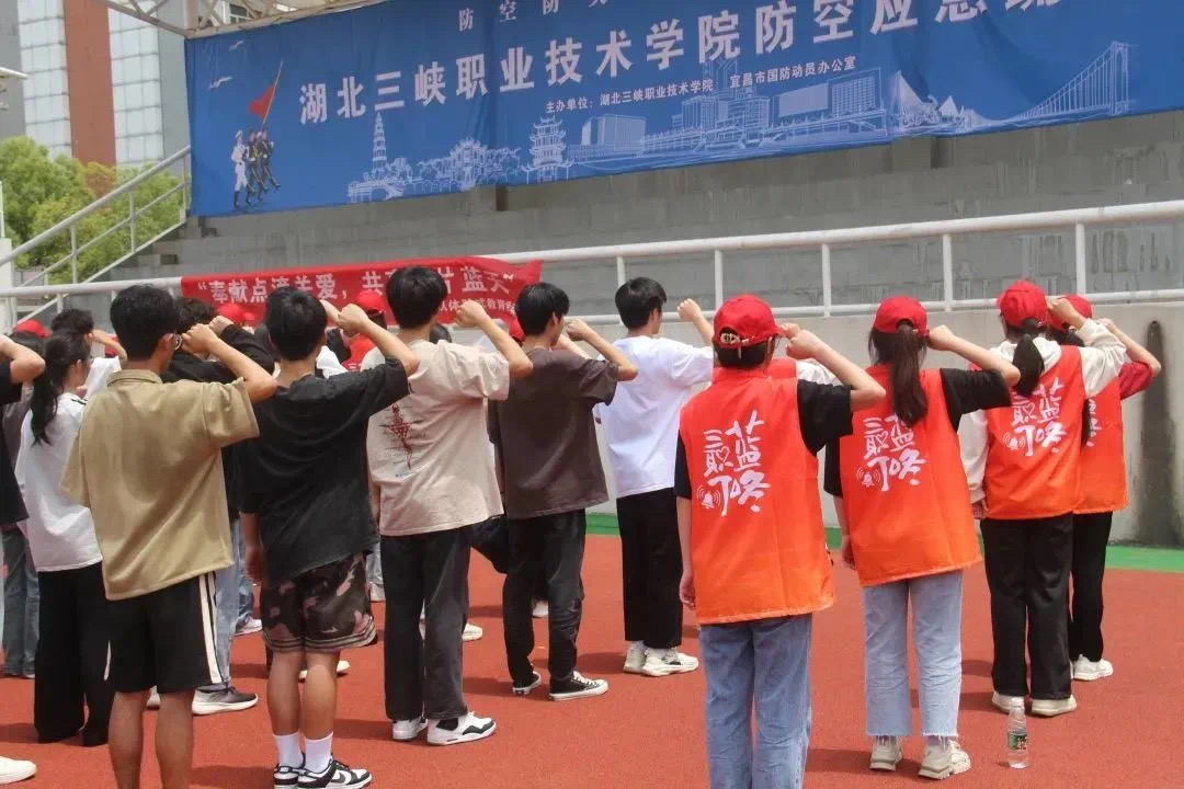 全国助残日用心体验以爱助残三职蓝叮咚扶残助残记