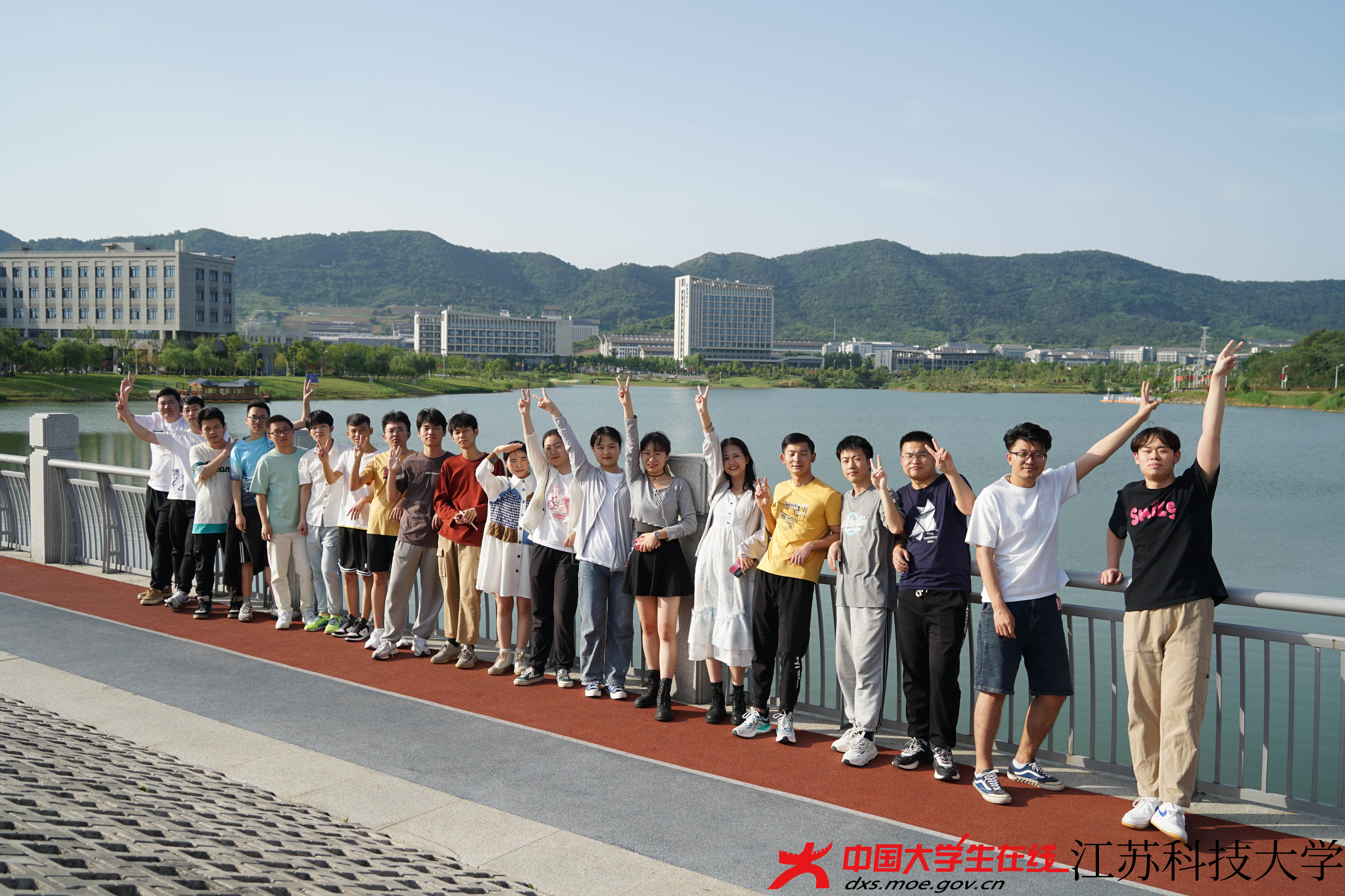 学霸班级集体照3.JPG 学霸班级集体照3.JPG