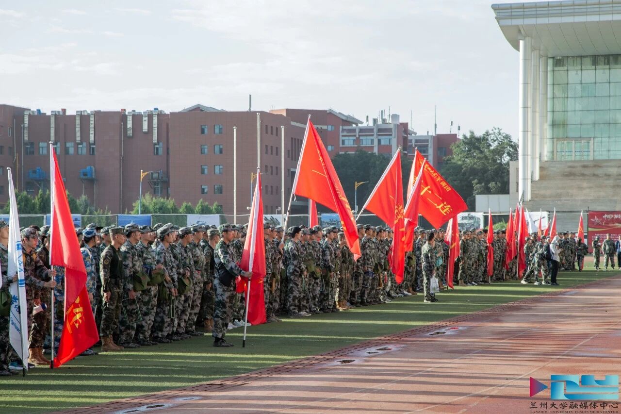 1、2、3，兰州大学拉练开拔！！.jpg