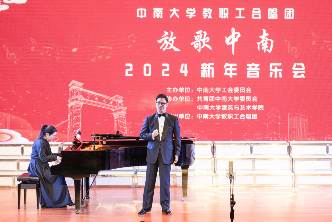 来自建筑与艺术学院的三位专业老师
刘雪梅、成莹、臧陆献上了他们的独唱作品