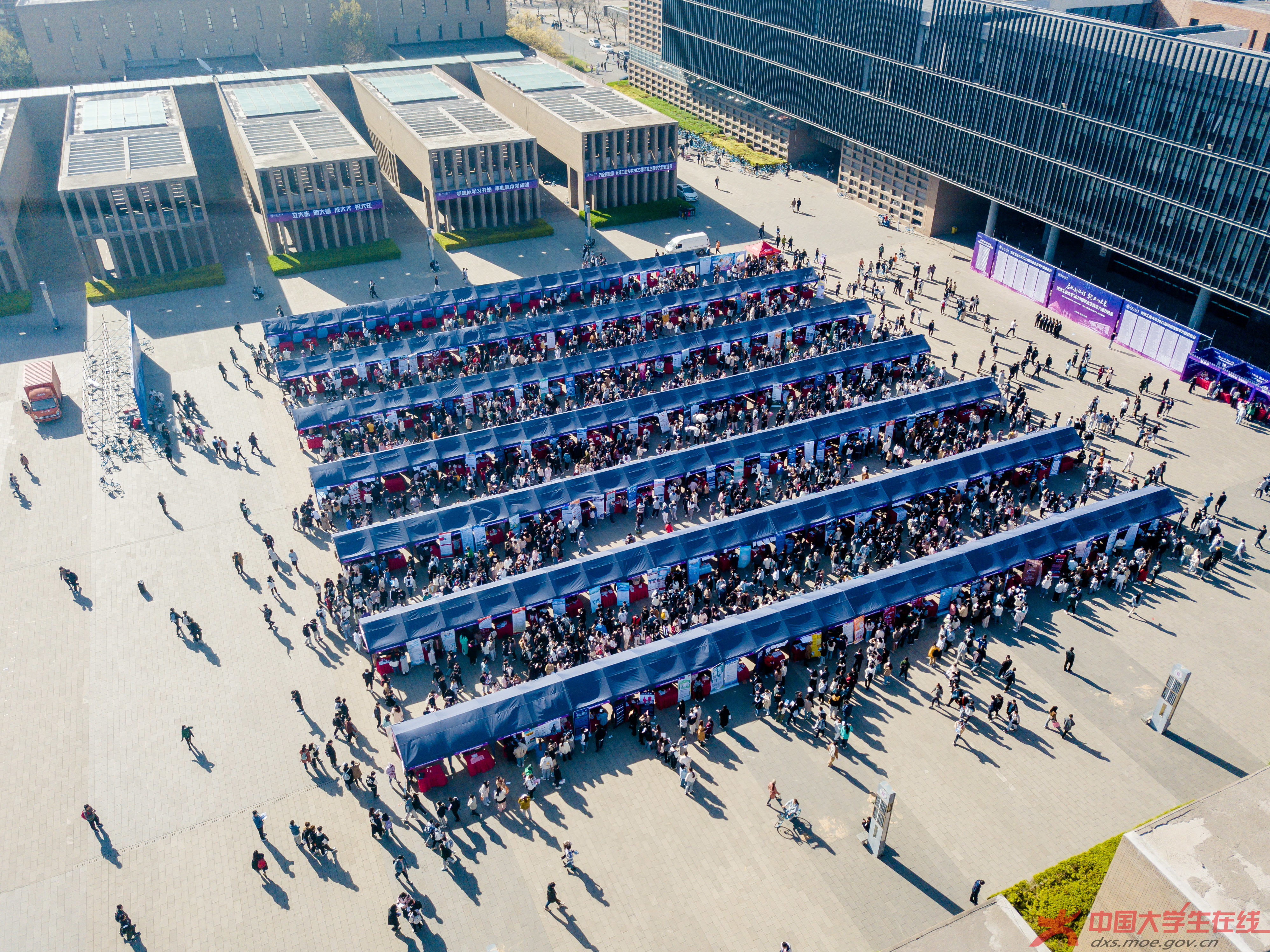 天津工业大学2023届毕业生春季大型双选会航拍图