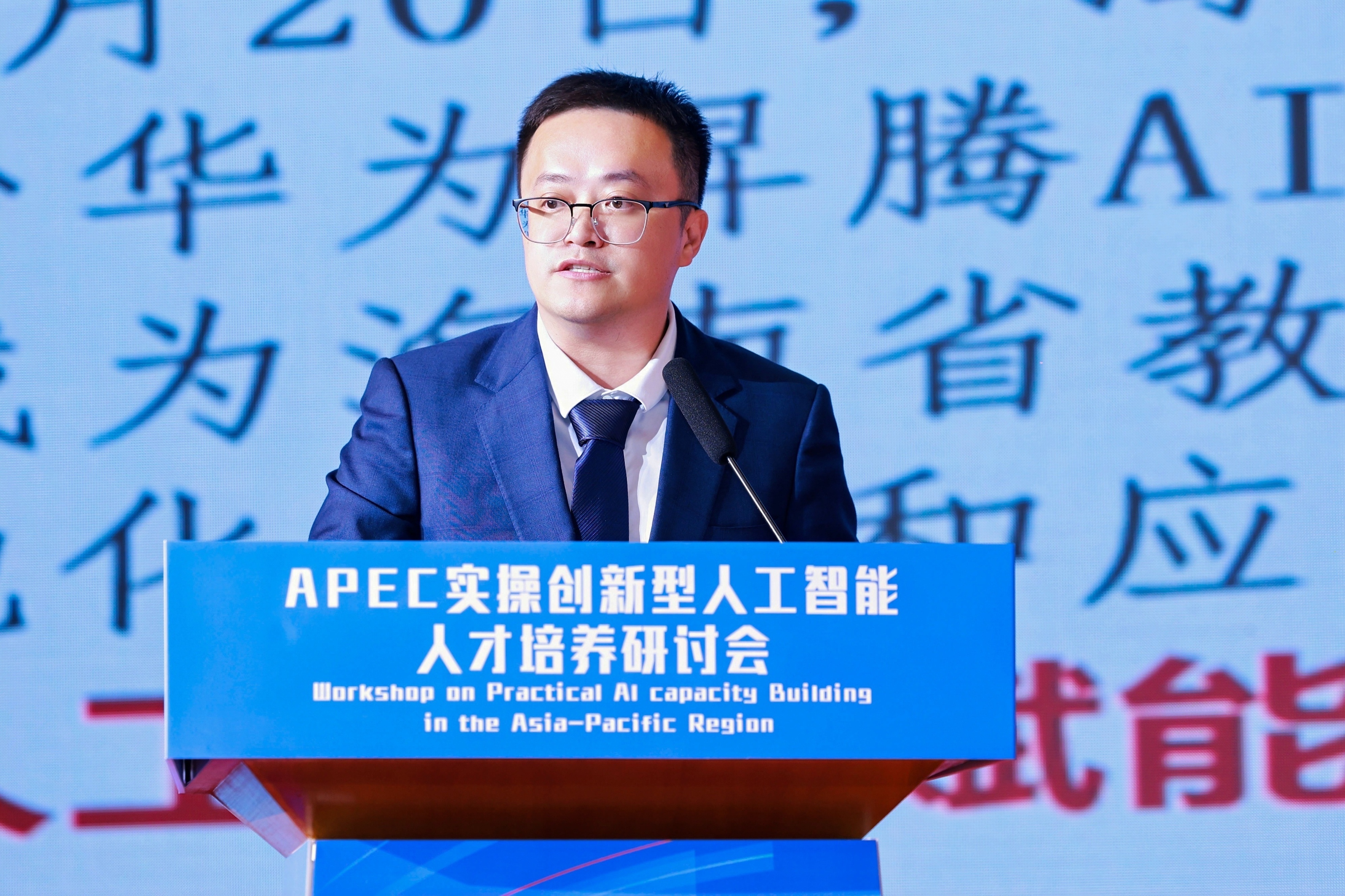 海南医科大学智能医学与技术学院(大数据研究中心)主任吴京朋.jpg 海南医科大学智能医学与技术学院(大数据研究中心)主任吴京朋.jpg