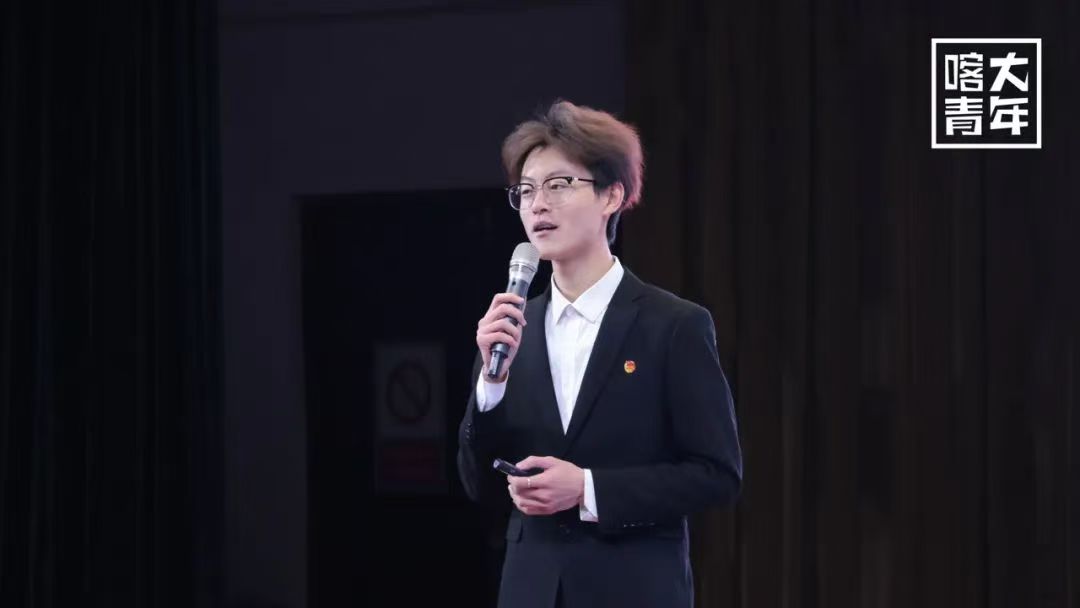 图为“新疆故事我来讲”刘鑫冉讲述拉齐尼·巴依卡的感人事迹。毕家悦 供图