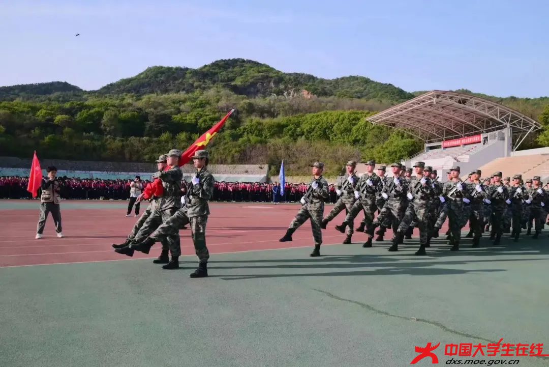 国旗护卫队护送国旗.jpg 国旗护卫队护送国旗.jpg